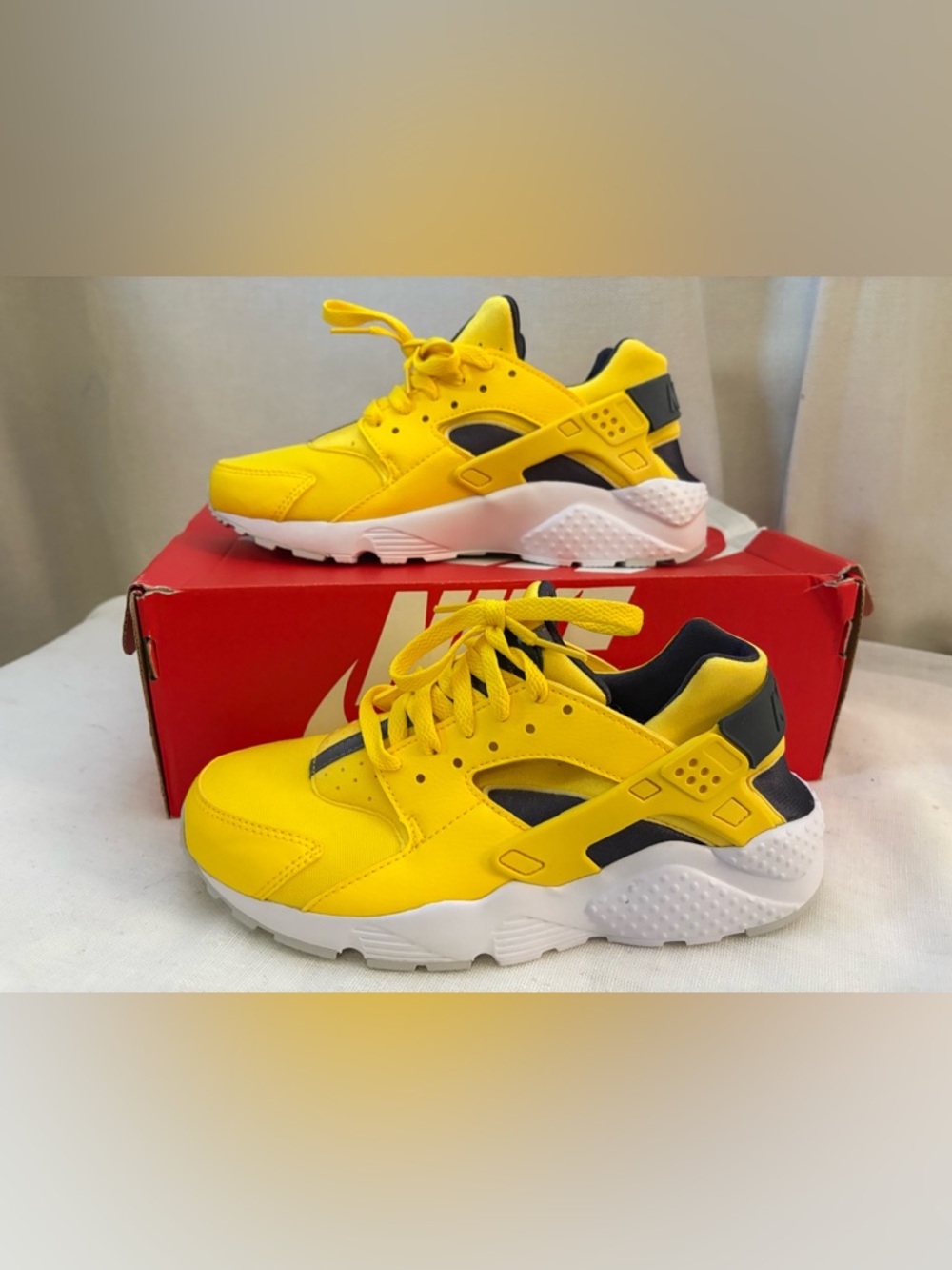 Nike Huarache BUNDLE Red & Yellow Sneakers Size 6Y (2 Pairs) NEW - Picture 9 of 15